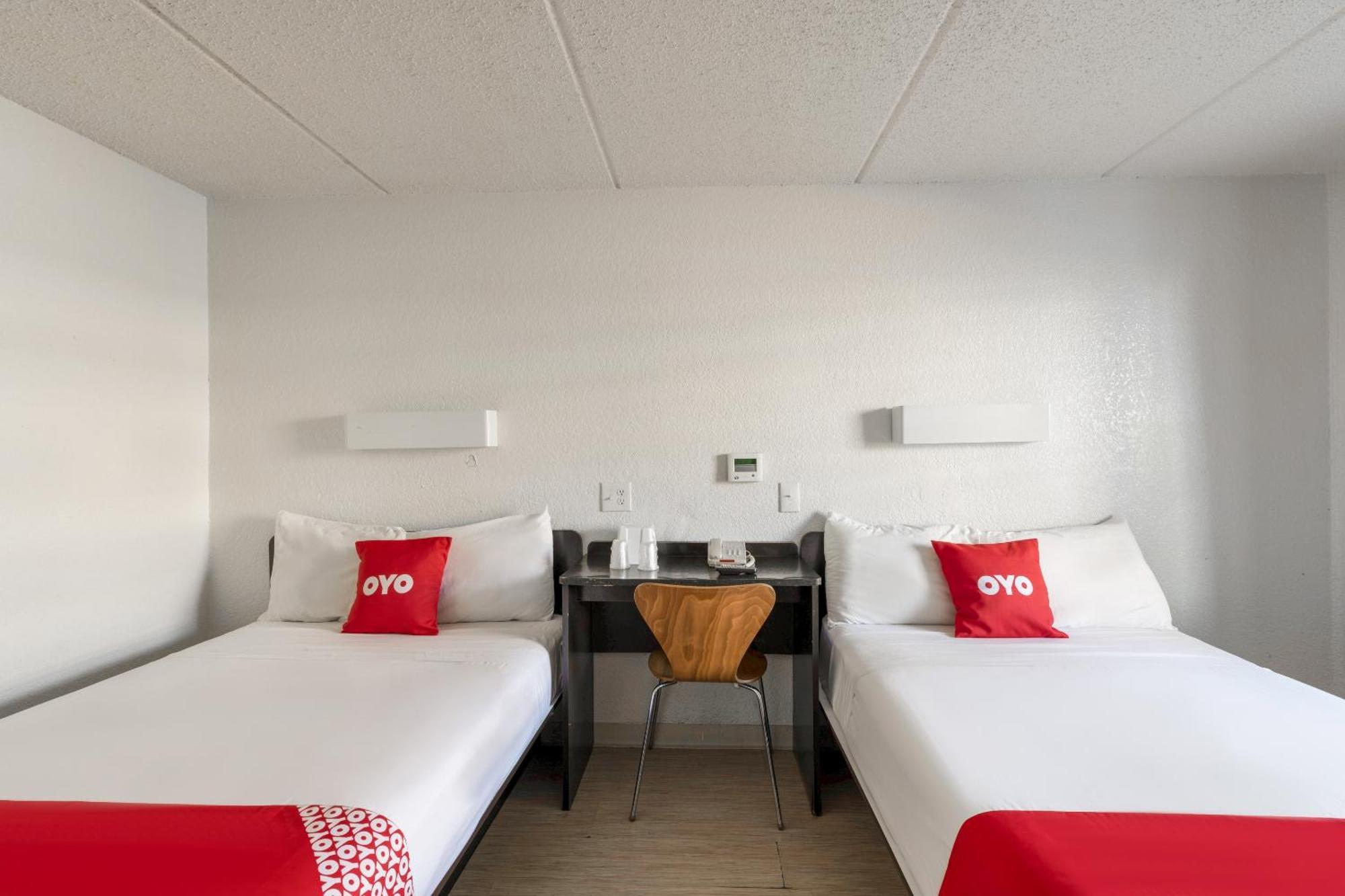 Oyo Hotel Houston Katy Freeway Exterior photo