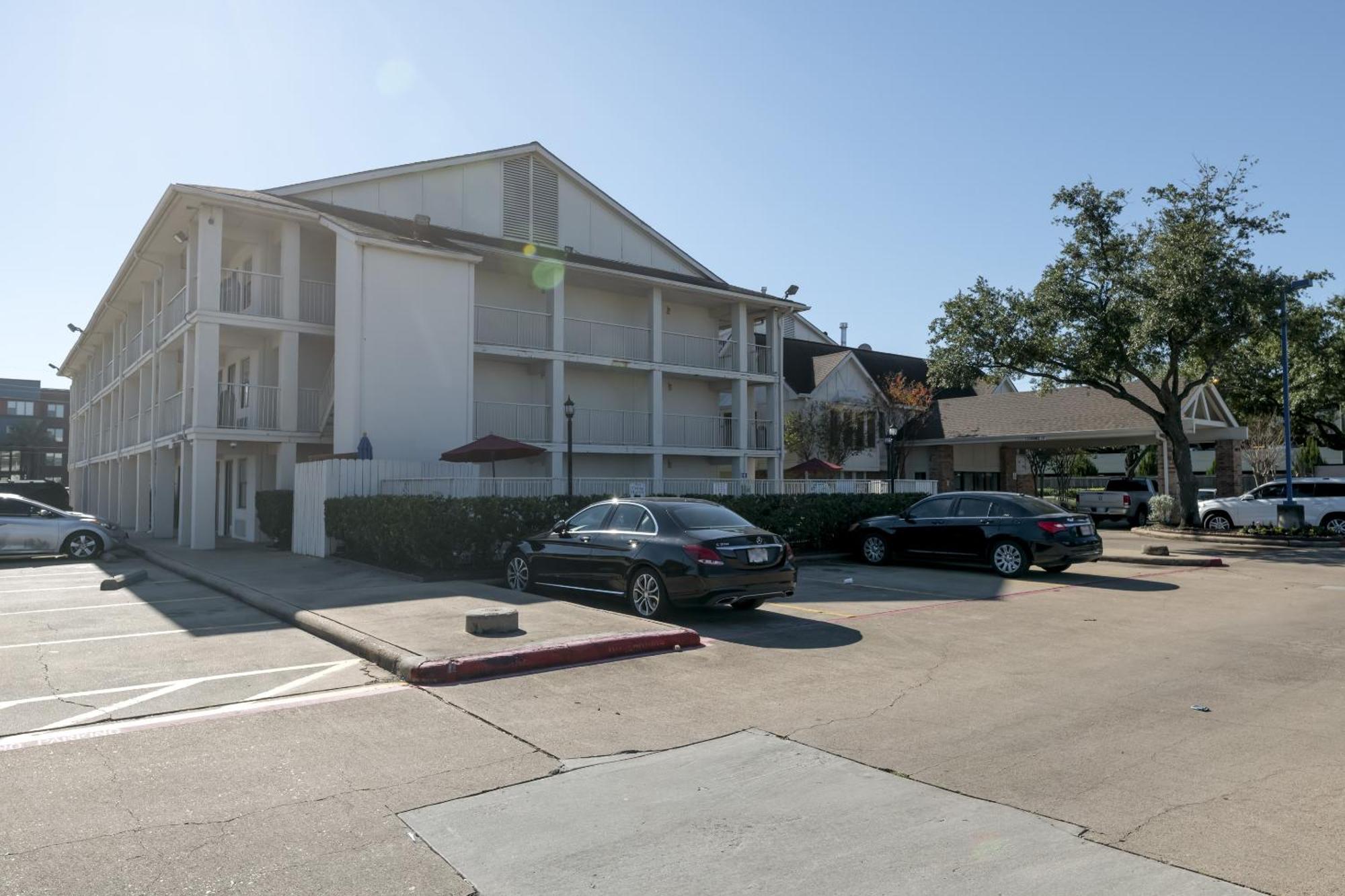 Oyo Hotel Houston Katy Freeway Exterior photo