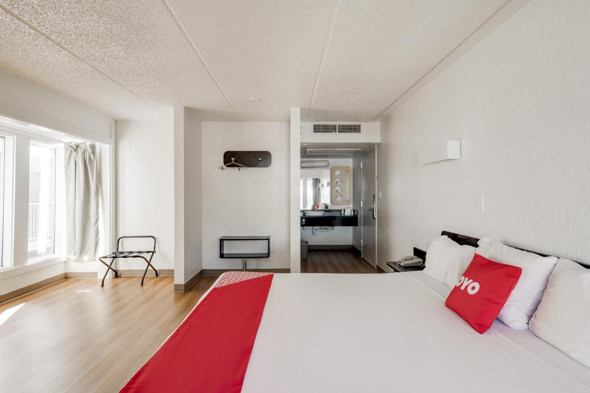 Oyo Hotel Houston Katy Freeway Exterior photo