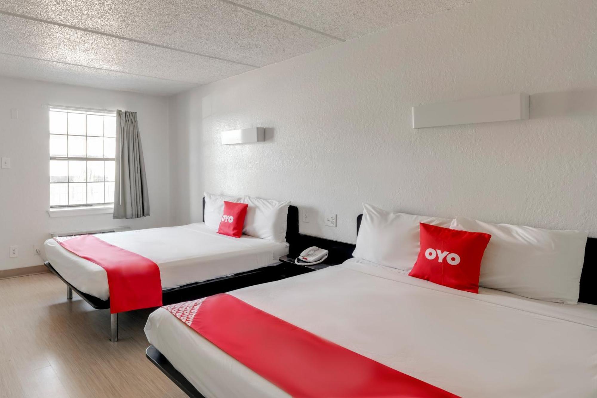 Oyo Hotel Houston Katy Freeway Exterior photo