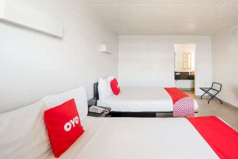 Oyo Hotel Houston Katy Freeway Exterior photo