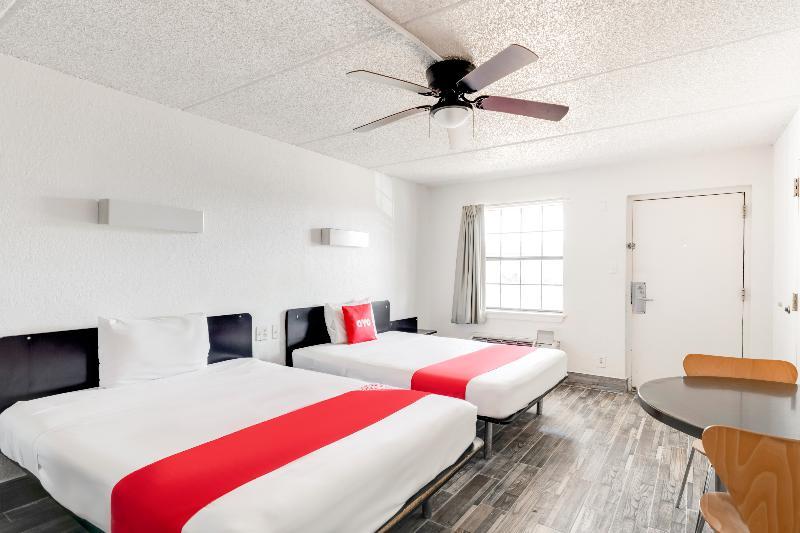 Oyo Hotel Houston Katy Freeway Exterior photo